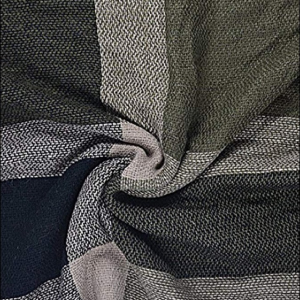 🆕 NWOT Green Plaid Cozy Fall Scarf - Picture 5 of 5